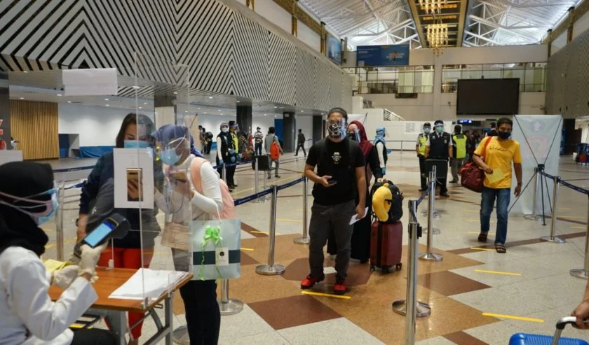 bandara juanda gerbang wisata jawa timur - suasana perjalanan udara menuju Jawa Timur