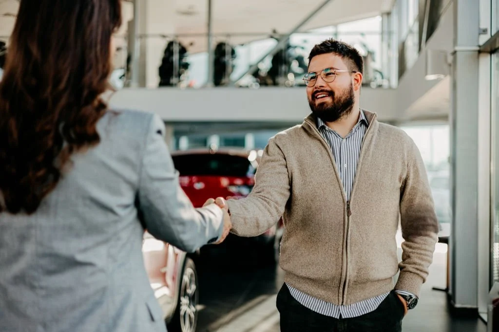 siapa yang cocok menggunakan carter dari Malang ke Juanda untuk wisatawan keluarga dan corporate