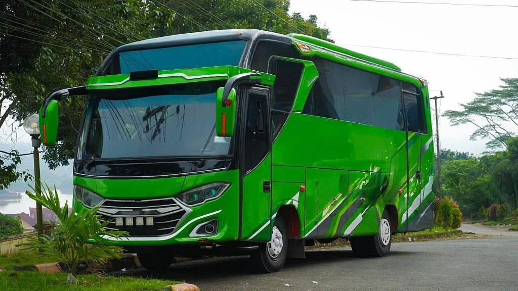 perbandingan transportasi carter dari Malang ke Juanda dengan travel bus dan kereta